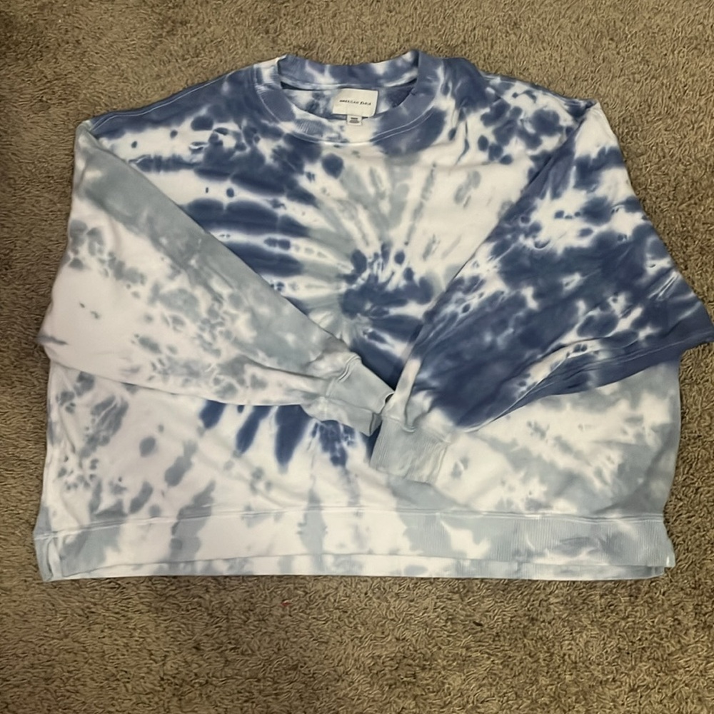American Eagle Sweater only worn twice and in great condition!